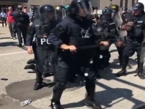 Abd’de Polis Vahşetine Tepkiler Sürüyor