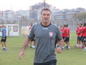 Samsunpor’da Alpay Özalan İle Devam Kararı