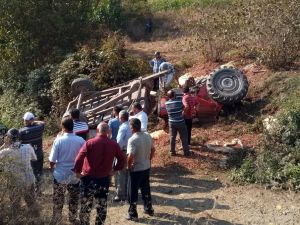 Fındık Yüklü Traktör Devrildi: 2 Ölü