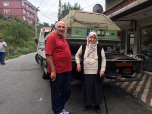 Eşinden Hatıra Kalan Otomobili Kızılay’a Bağışladı