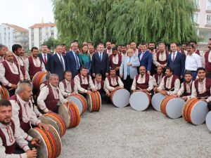 Gençlik Ve Spor Bakanı 40 Davul-zurna İle Karşılandı