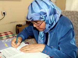 72 Yaşında Lise Mezunu Oldu: Şimdi Almanca Öğreniyor