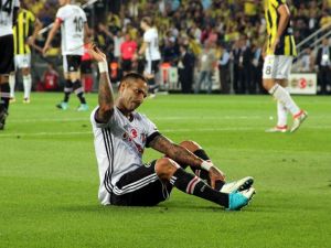 Quaresma 2 Dakikada Kırmızı Kart Gördü