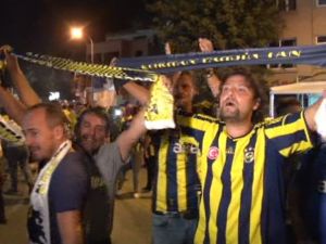 Fenerbahçe Taraftarından Maç Çıkışı Kutlama