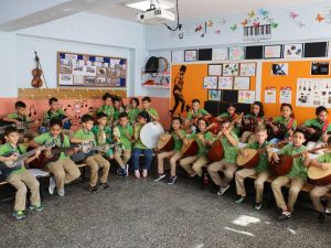 Bu Sınıfta Herkes En Az İki Enstrüman Çalıyor