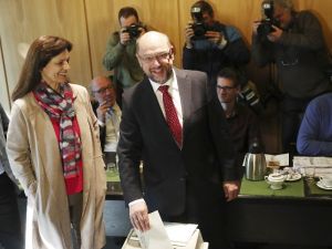 Martin Schulz Oyunu Kullandı
