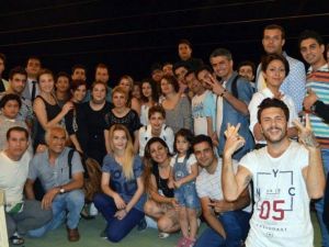 İranlı Turistler Trabzon’da Tekne Turlarında Gönüllerince Eğleniyor