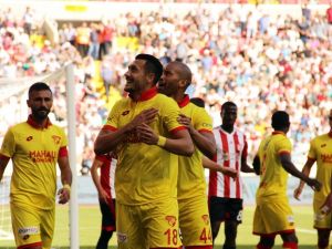 5 Gollü Maçta Kazanan İzmir Temsilcisi Oldu