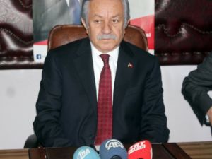 "Referandum Değil, Bir Çadır Tiyatrosu Kumpanyasıdır