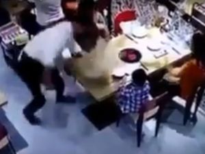 Garson Sıcak Çorbayı Çocuğun Üzerine Döktü
