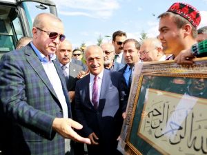 Cumhurbaşkanı Erdoğan’a Üniversitelilerden Sevgi Gösterisi