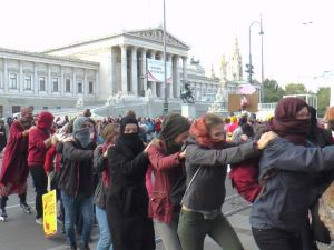 Avusturya’da Yürürlüğe Giren "Burka Kanunu" Protesto Edildi