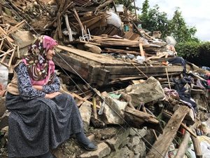 Rize'deki Şiddetli Yağışta 10 Ev Yıkıldı