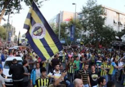 Fenerbahçe Taraftarından Dev Yürüyüş
