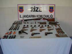 13 kişi gözaltında