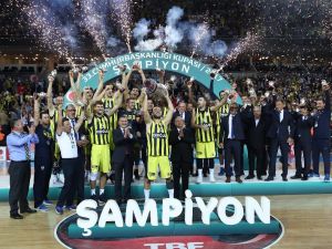 Fenerbahçe Kupasını Aldı