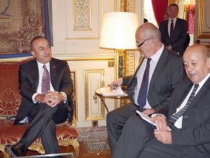 Bakan Çavuşoğlu, Fransız Mevkidaşı Le Drian İle Görüştü