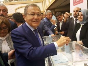 Uğur İstifa İddialarını Yalanladı