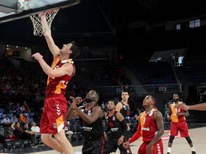 Galatasaray Farklı Kazandı