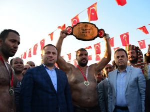 Tokat’ta Recep Kara Altın Kemerin Sahibi Oldu