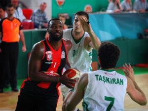 Tahincioğlu Basketbol Süper Ligi: Yeşilgiresun Belediyespor: 64 - Muratbey Uşak: 61