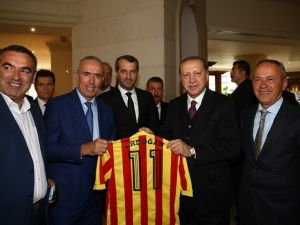 Simovic Ve Prekazi’den Cumhurbaşkanı Erdoğan’a Hediye