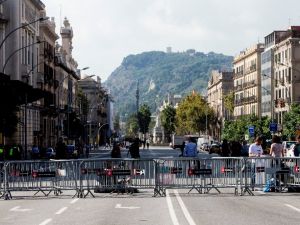 Katalan Parlamentosu Çevresinde Geniş Güvenlik Önlemleri