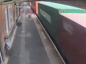 Tren İstasyonunda Yürekler Ağza Geldi