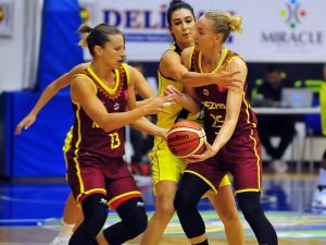 Fenerbahçe İlk Galibiyetini Aldı