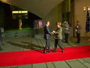 Tusk, Almanya Başbakanı Merkel’le Görüştü
