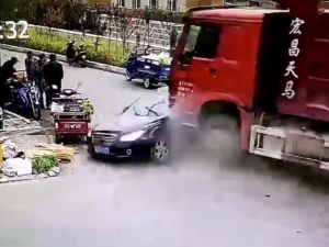 Kamyon Dehşet Saçtı
