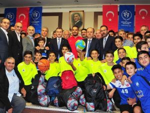 Amatör Kulüplere Malzeme Dağıtımı Başladı