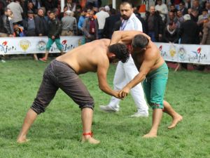 Yusufeli’nde 68. Geleneksel Karakucak Güreşleri Gerçekleştirildi
