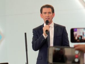 Avusturya’da Anket Sonuçlarına Göre Sebastian Kurz Önde Gidiyor