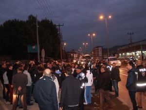 Kazalara Tepki Gösteren Mahalleli Karayolunu Kapattı