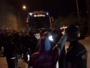 Trabzonspor Taraftarı Takıma Tepki Gösterdi