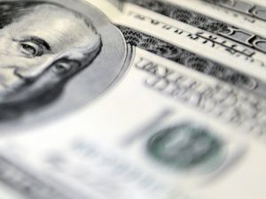 Yıl Sonu Dolar Kuru Tahmini Yükseldi