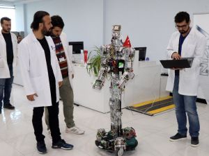 Milli İnsansı Robotun Seri Üretimine Başlandı