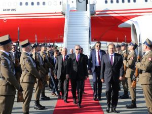 Polonya’da Resmi Törenle Karşılandı