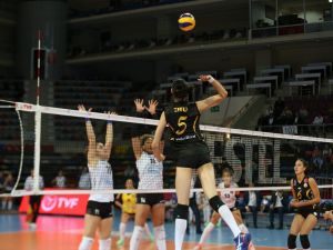 Vakıfbank Lige Galibiyetle Başladı