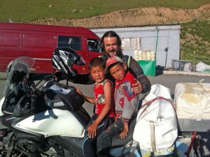 4 Kıta Ve 43 Ülkeyi Motosikletle Gezdi