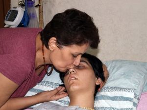 Sspe Hastalığı Ela’yı Yatağa Mahkum Etti