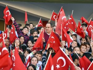 Minik Öğrencilerden Başkan Aksu’ya Sevgi Seli