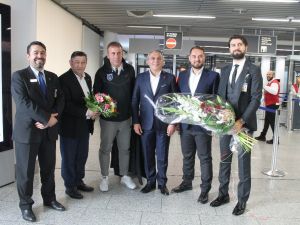 Medipol Başakşehir Almanya’da Çiçeklerle Karşılandı