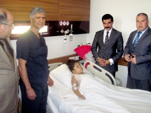 7 Yaşındaki Medine İlk Kez Yürüyecek