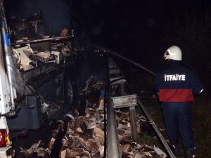Vitrifiye Yüklü Tır Yandı