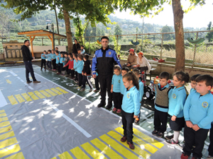 Rize Polisinden Çocuklara Akülü Araçla Trafik Eğitimi