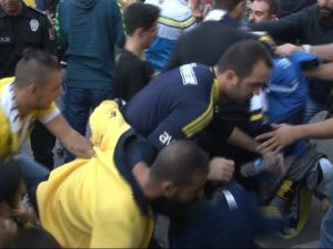 Kadıköy’de Derbi Arbedesi: 1 Gözaltı