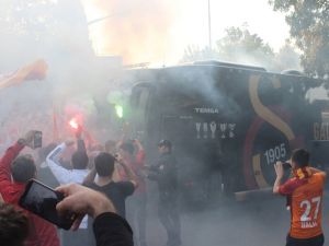 Galatasaray Ve Fenerbahçe Yola Çıktı
