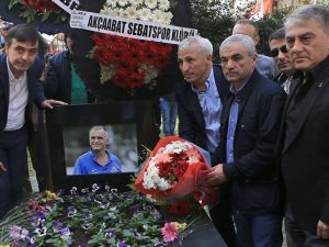 Kadir Özcan Mezarı Başında Anıldı